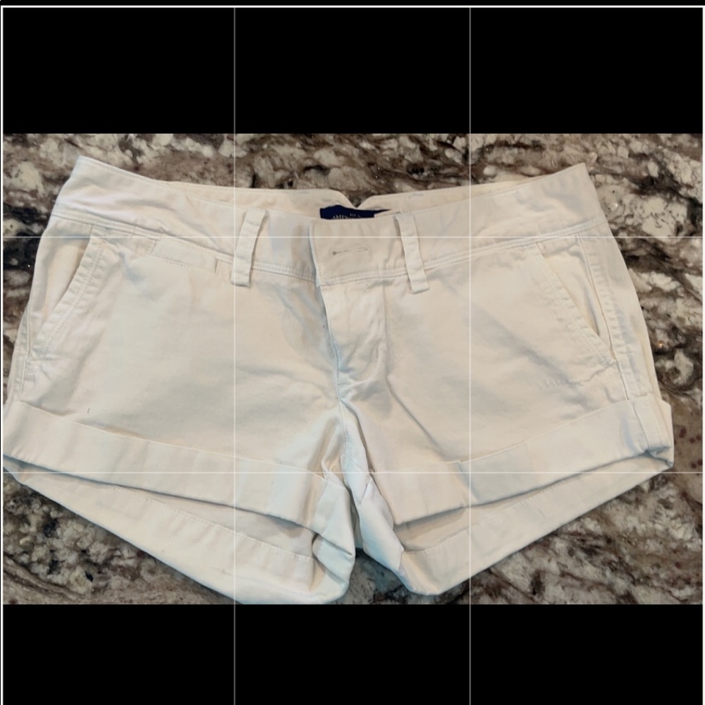 American Eagle White shorts